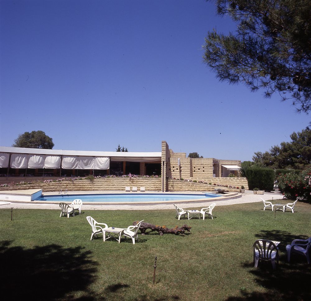 Les Cabanettes Hotel Arles Exterior foto